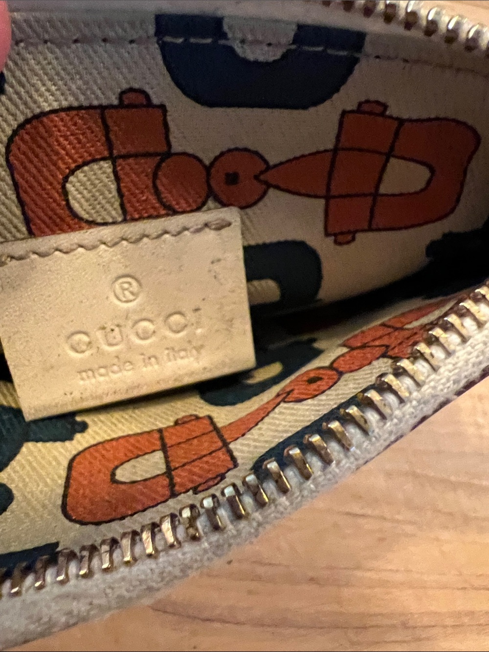 Gucci Cream Monogram Zip Wristlet - Picture 3 of 4